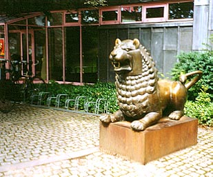 Lion Scuplture outside museum