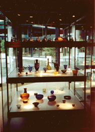 attractive glass display, click here for more