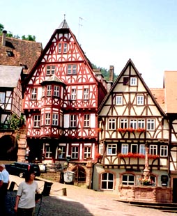 Market Square 'Am Schnatterloch' with Renaissance fountain
