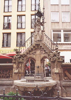 Heinzelm�nnchen Brunnen (Fountain)
